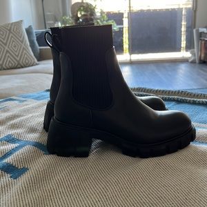 Steve Madden Black Boots!